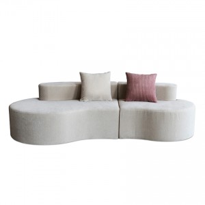 Sofa: B008